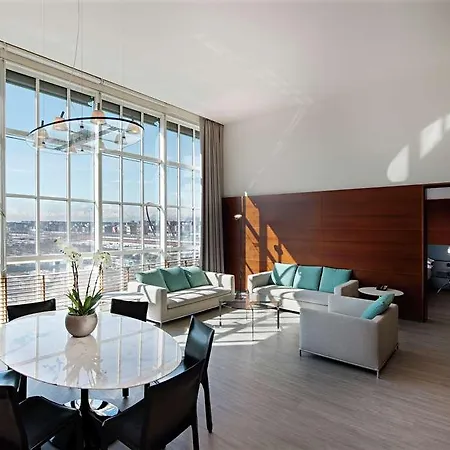 Doubletree By Hilton Lingotto Otel