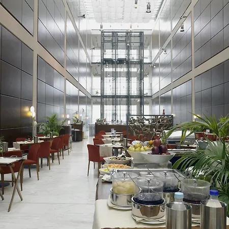 Otel Doubletree By Hilton Lingotto