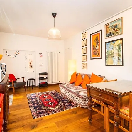 Della Regina Refined Flat Apartment Turin