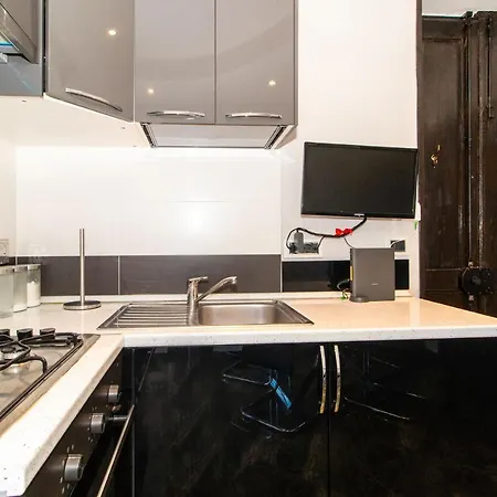 Apartment Borgo San Paolo Stylish Apt With Jacuzzi