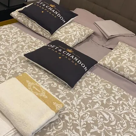 Appartamento Decoluxe !apartamento Con 1 Da Letto , In Zona San Paolo , Via Martiniana *