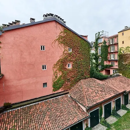Tra I Tetti E Il Cielo Turin