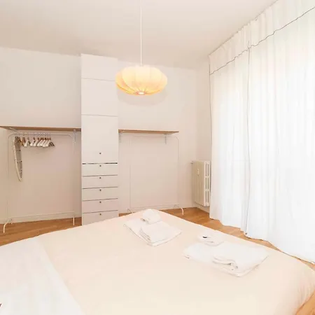 Ca' 50 Modern Balcony Flat Turin