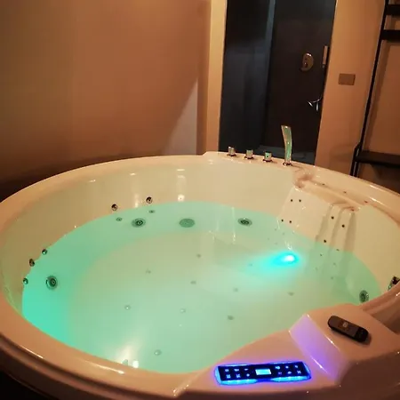 Con Vasca Jacuzzi E Sauna In Piazza Statuto With Ac Turin