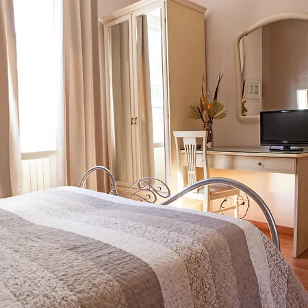 Hotel Adriano 3*
