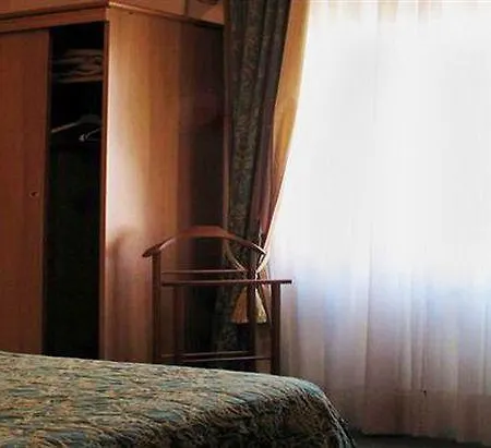 Hotel Adriano 3*