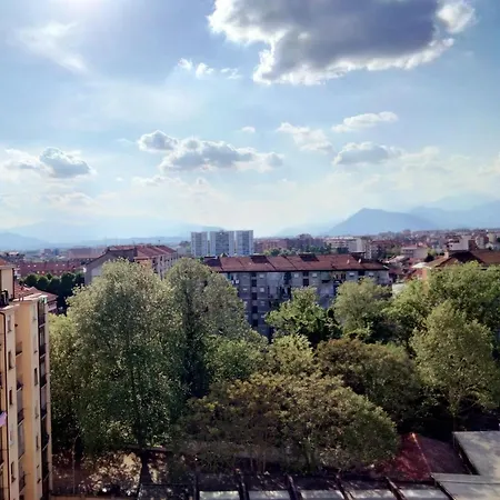 Huit * Turin
