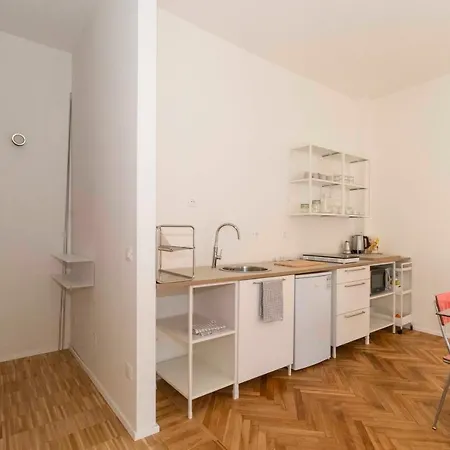 Aurora Lovely Flat With Balcony Apartment