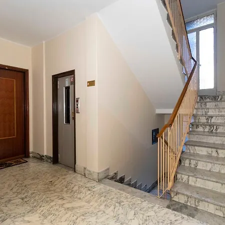 Apartment Aurora Lovely Flat With Balcony