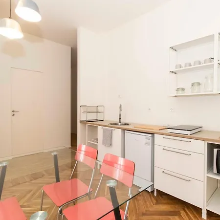 Aurora Lovely Flat With Balcony *