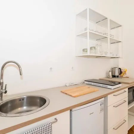 Apartment Aurora Lovely Flat With Balcony *