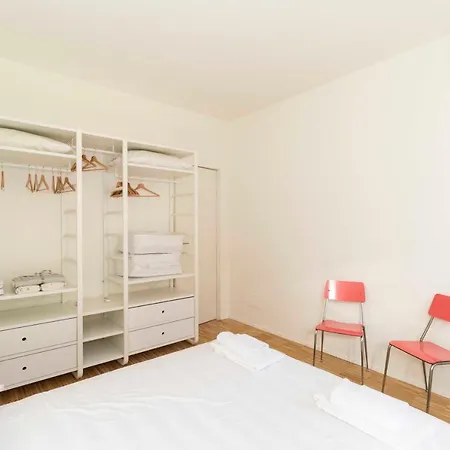 Apartment Aurora Lovely Flat With Balcony