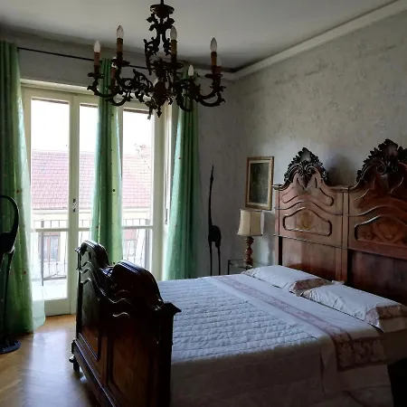 Yellow House Apartment Turin