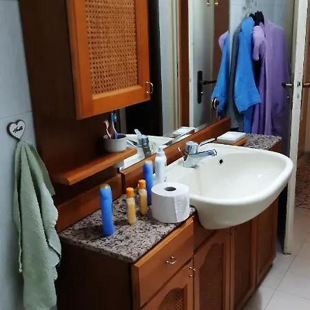 Arrivore - Ampia Privata Con Balcone , In Panoramico Condiviso Con Host - Bagno In Comune - Private Car Park