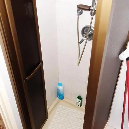 Arrivore - Ampia Privata Con Balcone , In Panoramico Condiviso Con Host - Bagno In Comune - Private Car Park * Torino