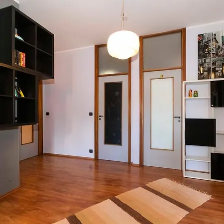P.zza Vittorio Veneto Cozy Apt W/private Parking Apartment *