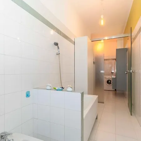 P.zza Vittorio Veneto Cozy Apt W/private Parking Apartment
