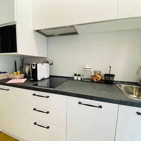 Apartment Cit,ma C'e Tut!tiny,but Need Is In! Turin