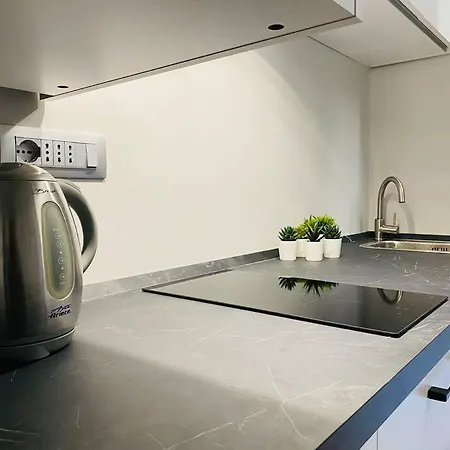 Apartment Cit,ma C'e Tut!tiny,but Need Is In! Turin