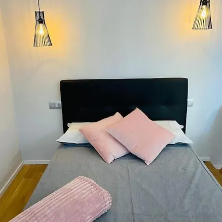 Cit,ma C'e Tut!tiny,but Need Is In! Apartment