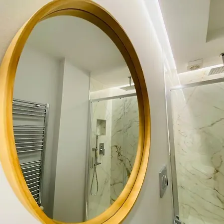 Cit,ma C'e Tut!tiny,but Need Is In! Apartment *