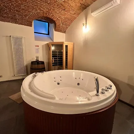 Con Vasca Jacuzzi E Sauna In Piazza Statuto With Ac