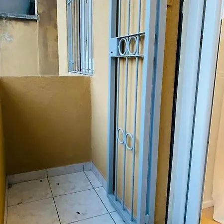 Cit,ma C'e Tut!tiny,but Need Is In! Apartment