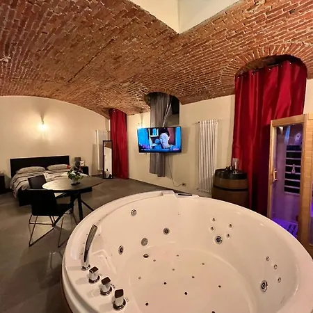 Con Vasca Jacuzzi E Sauna In Piazza Statuto With Ac * Turin