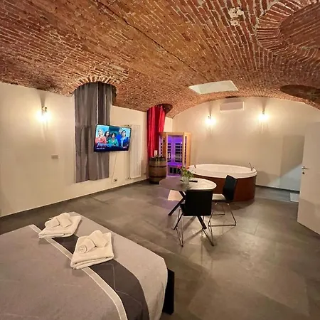 Con Vasca Jacuzzi E Sauna In Piazza Statuto With Ac