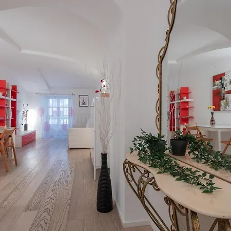 Red Near Porta Nuova By Wonderful Italy Apartment