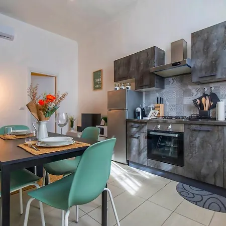 & Comfy Flat In The Beating Heart Of *
