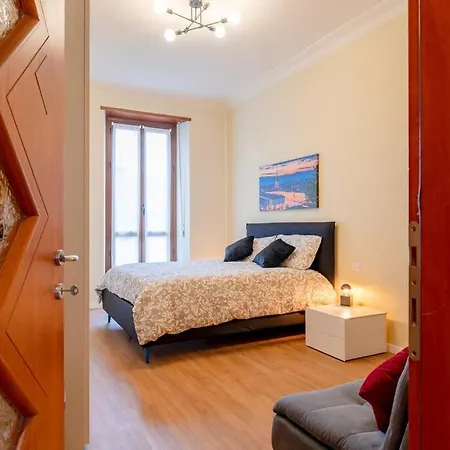 Cozy Close To Metro Apartment