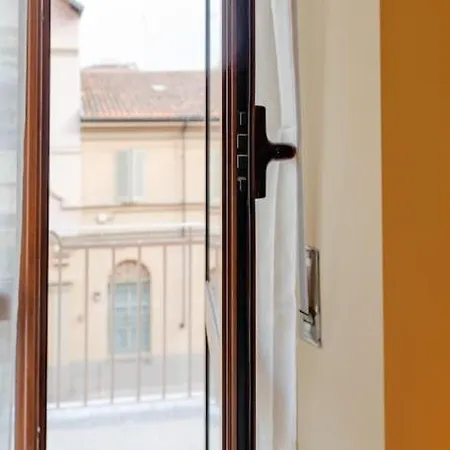 Cozy Close To Metro Apartment