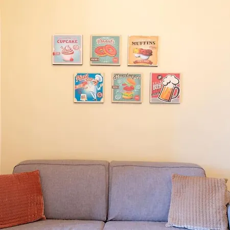 Cozy Close To Metro Apartment *
