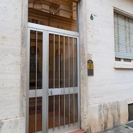 Cozy Close To Metro Apartment *