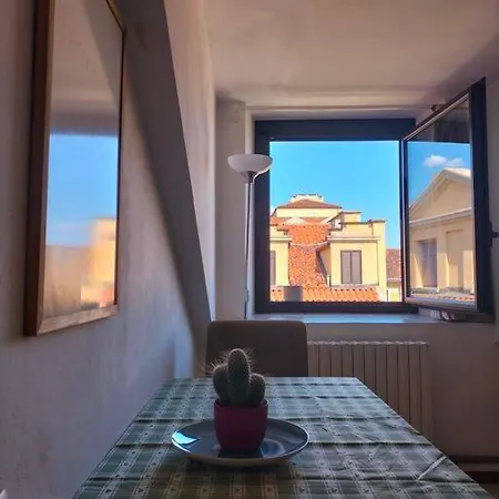 Apartment La Casa Di Marta - Ampia Ed Accogliente Mansarda In Piazza Statuto *