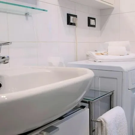 Appartement Casa Spezia - Metro Vicina, Wi-fi Rapido & Netflix *