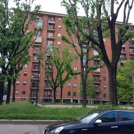 Arrivore - Ampia Privata Con Balcone , In Panoramico Condiviso Con Host - Bagno In Comune - Private Car Park