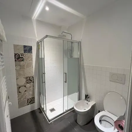 Апартаменты The Brick - Host By Traveller's Nest