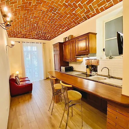 Exquisitely Renovated And Centrally Located With Free Parking