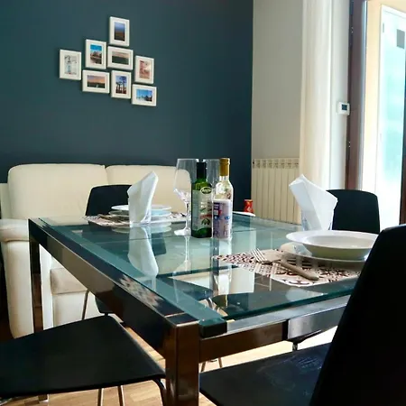 A Due Passi Dal Centro & Parcheggio Gratuito Appartement *