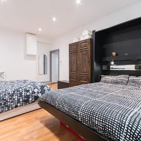 Cozy Santa Chiara Apartment Turin