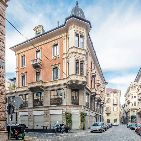Piazza Castello Apartment *