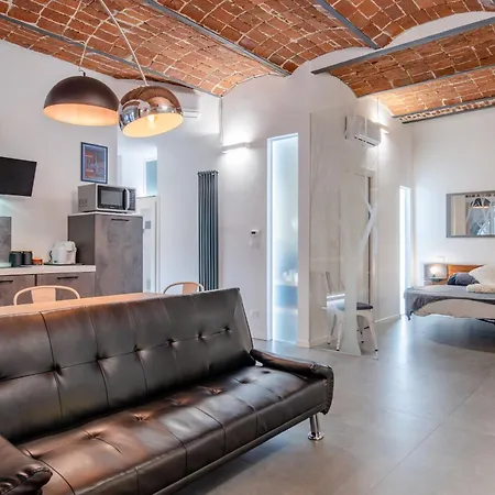 & Queen Apartment