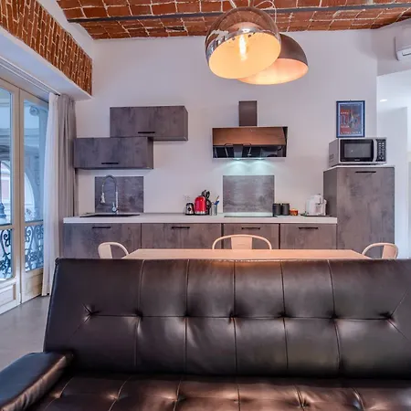 & Queen Apartment