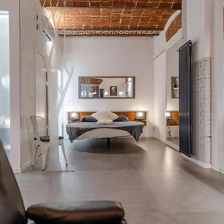 & Queen Apartment