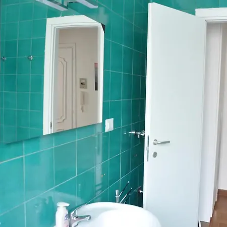 Apartment Rosso Magenta - Luminoso Loft In Centro E A Due Passi Dalla Stazione Turin
