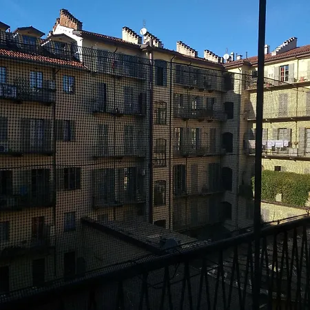 Apartment Rosso Magenta - Luminoso Loft In Centro E A Due Passi Dalla Stazione Turin