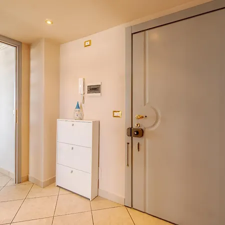 Politecnico & Crocetta Elegant Flat Turin