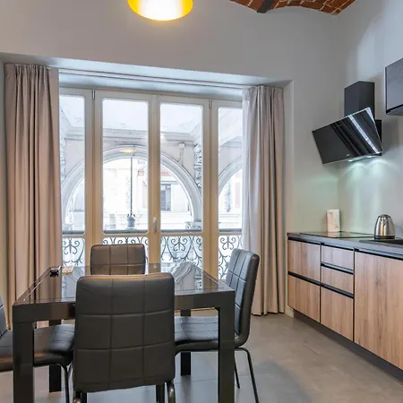 Apartment & Queen *